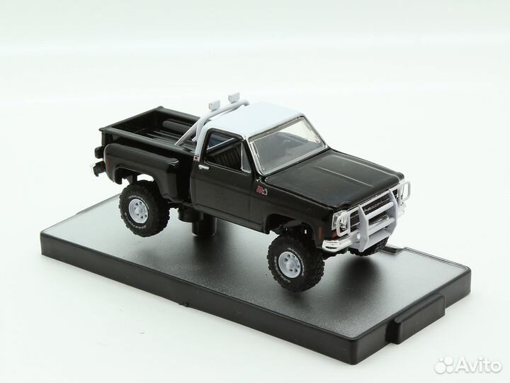Шикарный GMC High Sierra 4x4 1976 M2 1/64