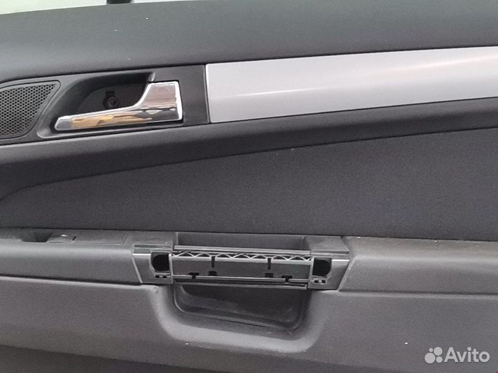 Дверь передняя правая Opel Zafira B