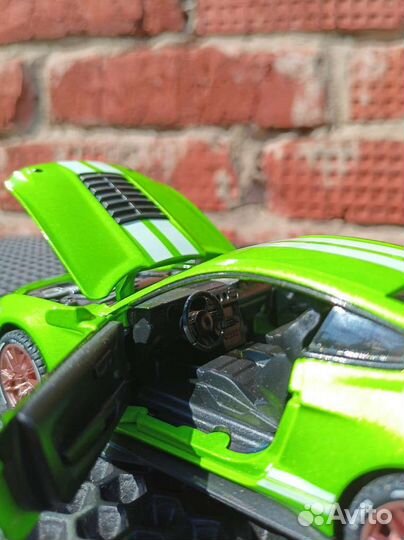 Ford Mustang Shelby металлическая машинка