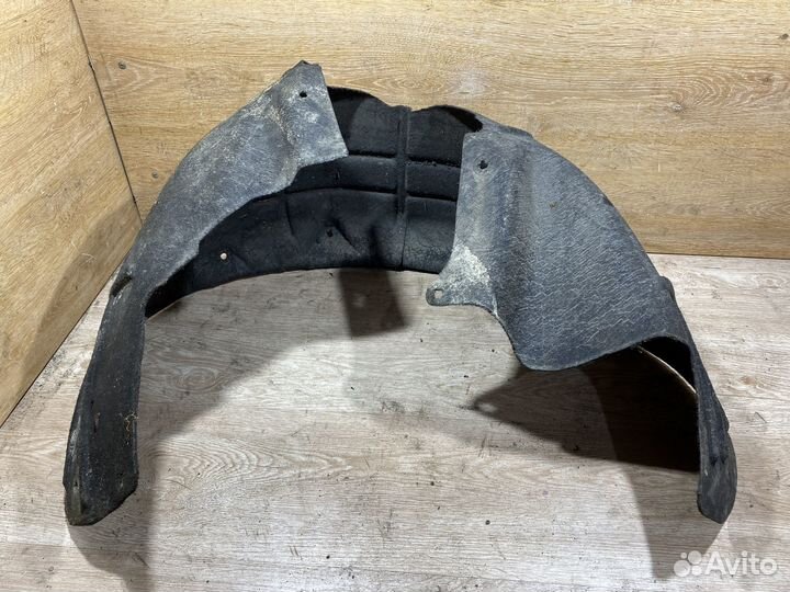 Подкрылок задний правый Ford Focus 2 1704442