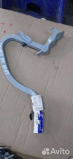 Hyundai solaris петля крышки багажника правая