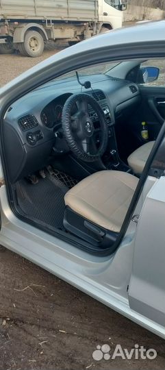 Volkswagen Polo 1.6 МТ, 2011, 220 000 км