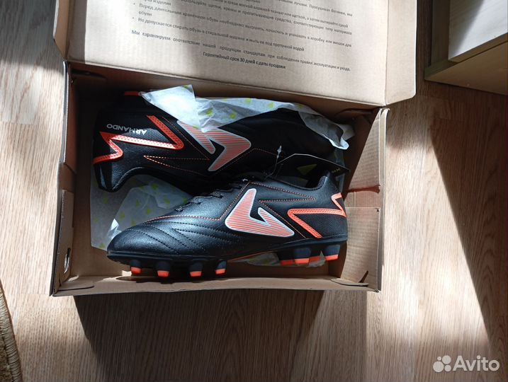 Футбольные бутсы 40-41 размер, гетры и щитки