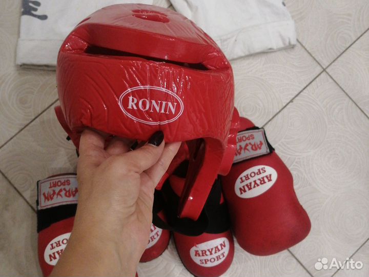 Кимоно, футы, шлем, перчатки