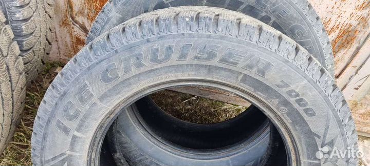 Bridgestone Ice Cruiser 7000 215/65 R16 98L