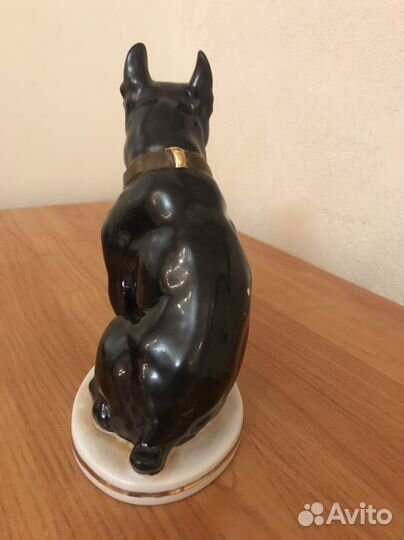 Статуэтка фарфор