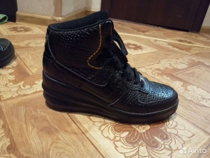 Кроссовки Nike