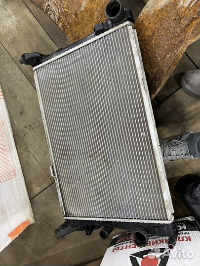 Радиатор охлаждения C-class W204