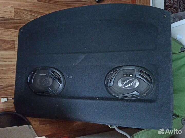 Продаю полку от шкода октавия 2008 г с колонками