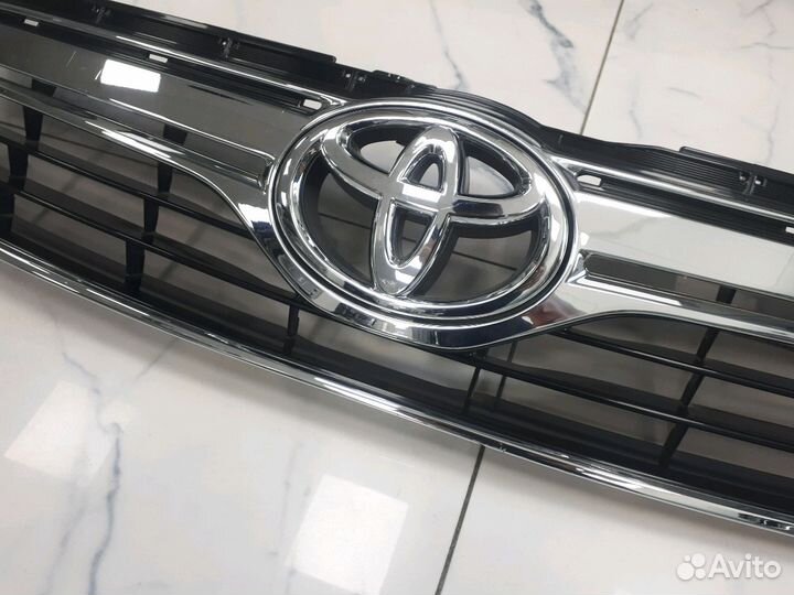 Решетка радиатора Toyota Camry V50