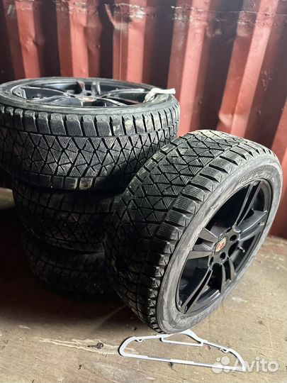 Bridgestone Blizzak DM-V2 255/50 R19