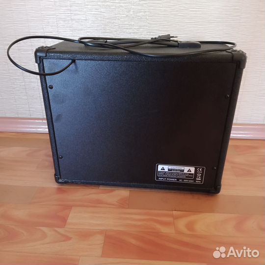 Продается комбо усилитель. Цена: 6500
