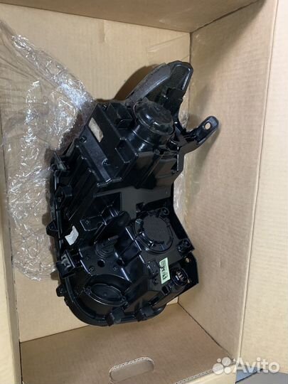 Фара левая на Hyundai H-1 921014H610