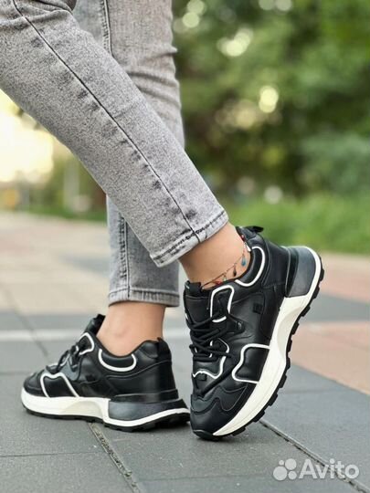 Новые кроссовки в наличии р-р 36 в размер
