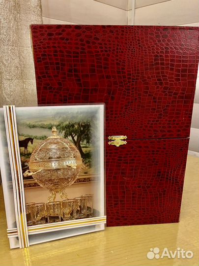 Стаканы с позолотой в хрустальной сфере