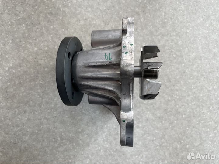 Насос водяной Toyota Camry