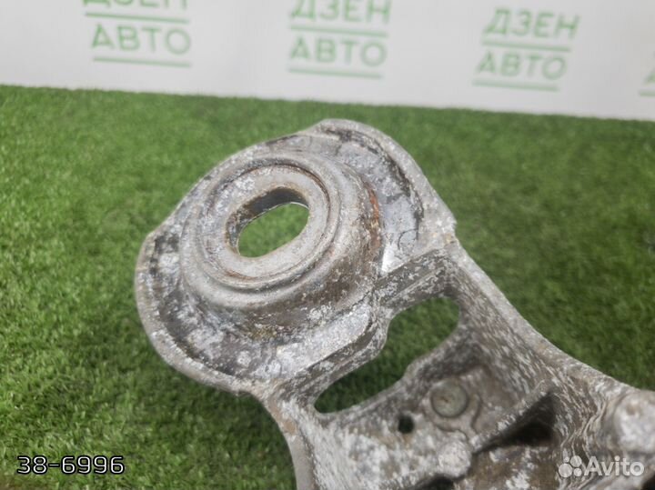 Кронштейн двигателя правый Audi Allroad