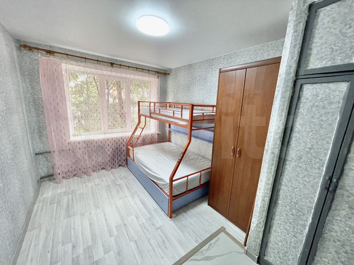 Комната 13 м² в 5-к., 2/5 эт.