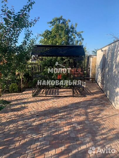 Мангал с крышей
