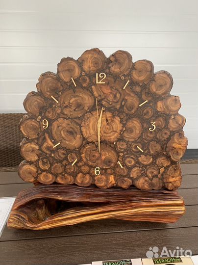 Часы из можжевельника