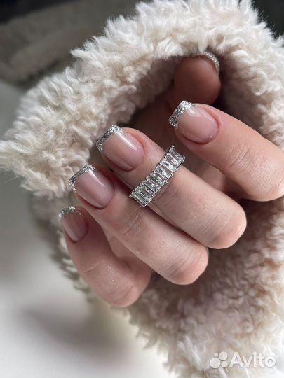 Модель на маникюр 9 апреля