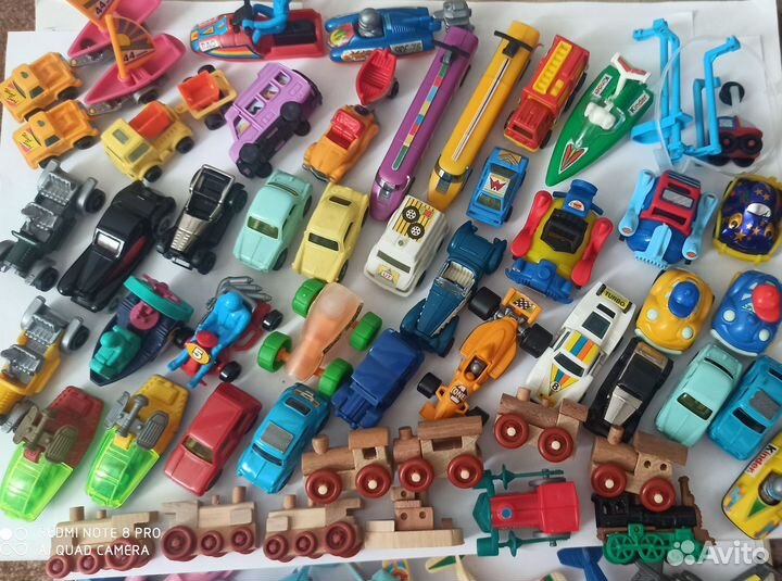 Киндер игрушки транспорт машинки самолёты поезда