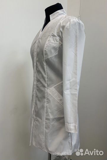 Белый медицинский халат женский