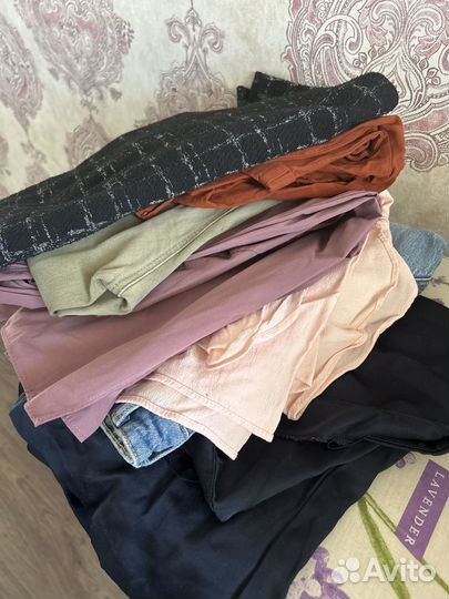 Отдам даром женские вещи