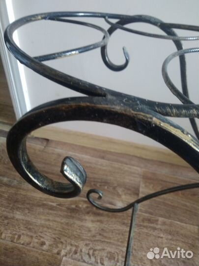 Подставка для большого цветка. Металл