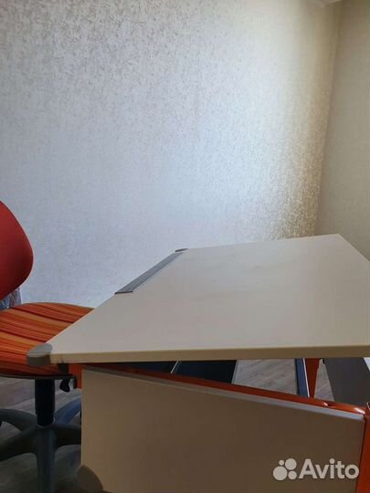 Растущая парта для школьника Германия