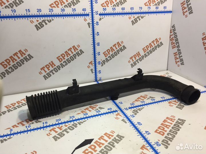 Мерседес Вито Патрубок на воздушный фильтр