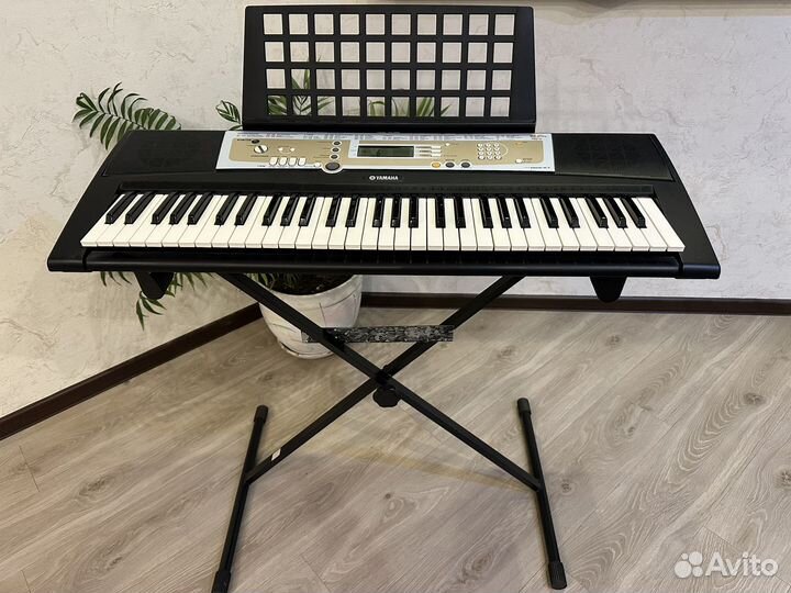 Синтезатор yamaha psr r200