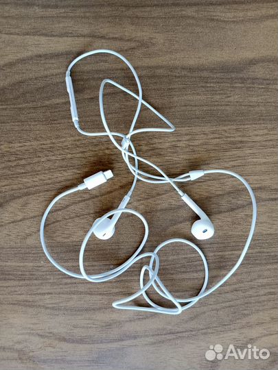 Проводные наушники