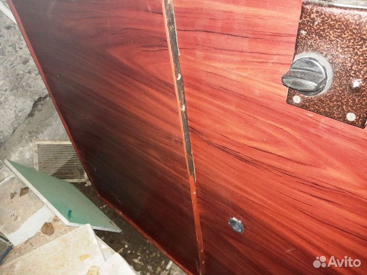 Дверь межкомнатная со стеклом бу 70 и железная две