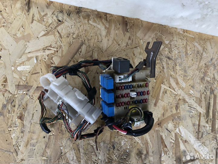 Блок предохранителей салонный nissan almera N16