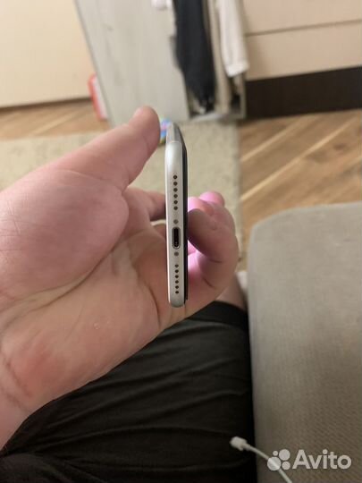 iPhone SE (2020), 64 ГБ