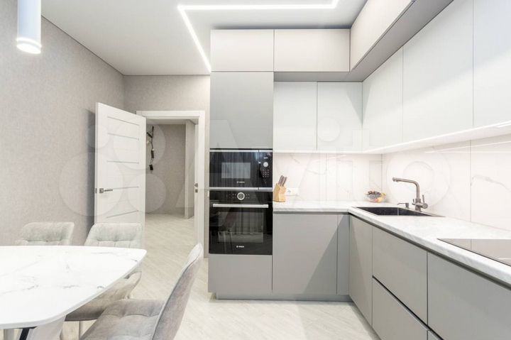 3-к. квартира, 92 м², 9/17 эт.