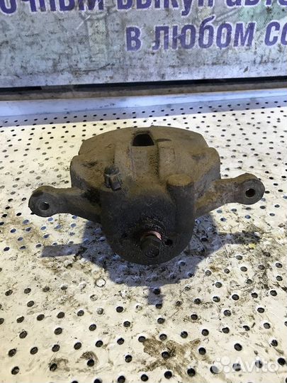 Суппорт передний правый Kia Ceed 1