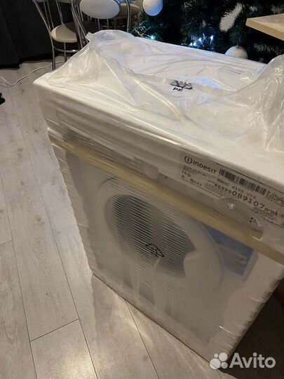 Новая стиральная машика Indesit ewuc 4105 cis