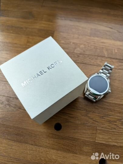 Часы Michael Kors смарт