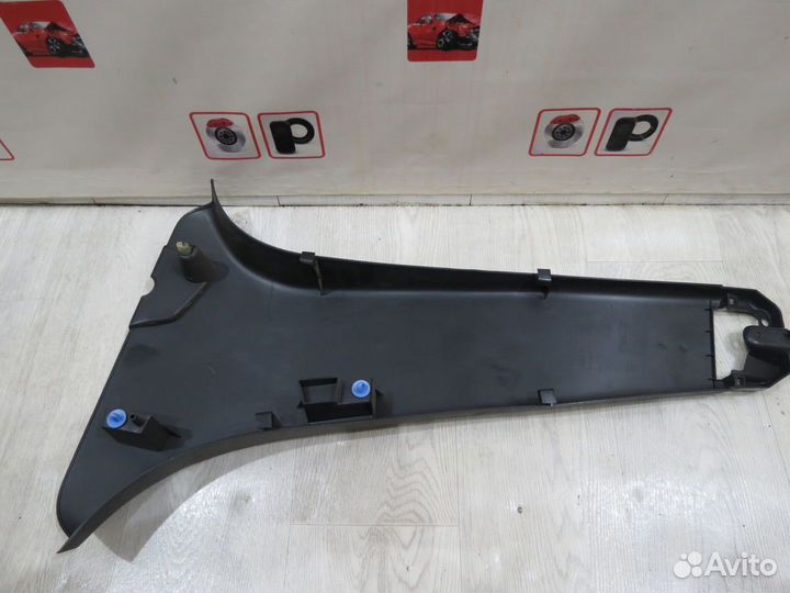 Обшивка стойки средняя правая Renault Sandero 2