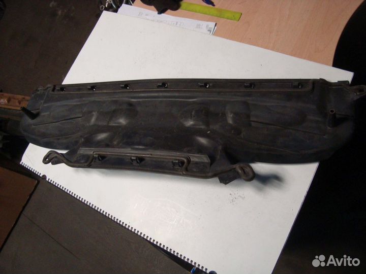 Воздухозаборник капота W211 A2118800036