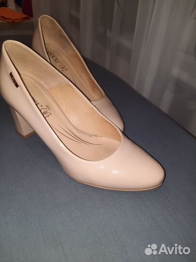 Туфли женские лакированные бежевые