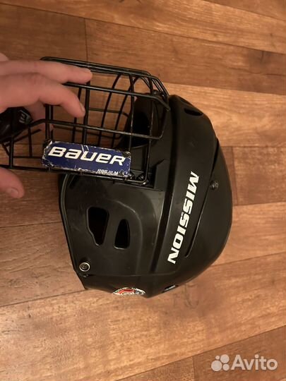 Хоккейный шлем