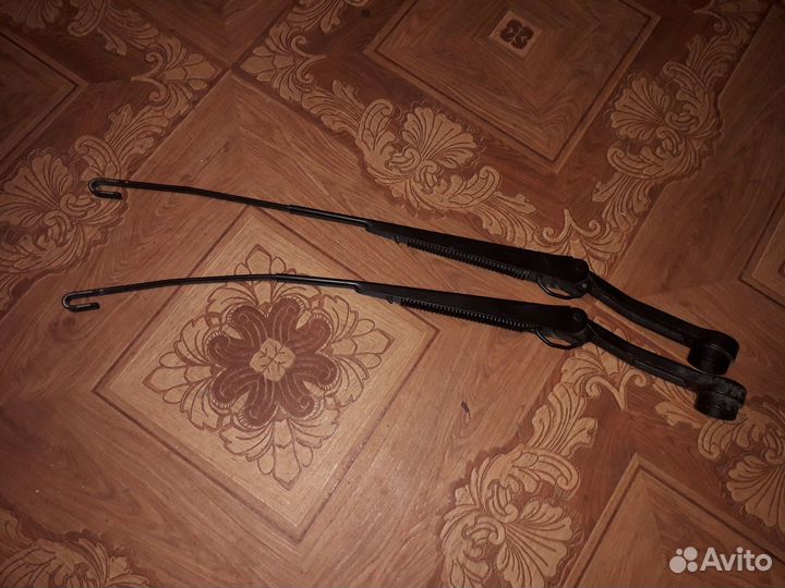 Поводок стеклоочистителя