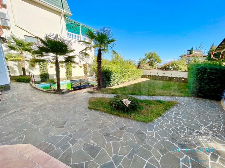 Дом 363 м² на участке 4,2 сот.