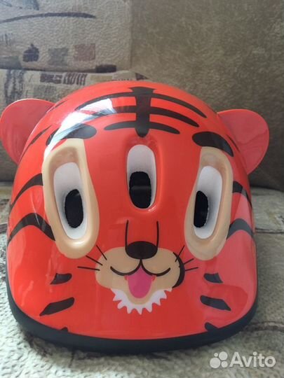 Шлем защитный для роликов