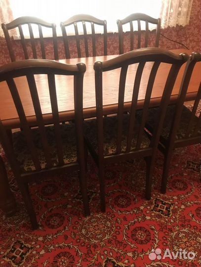 Стол со стульями