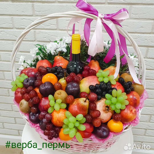 Вкусный букет, фруктовая корзина, цветы