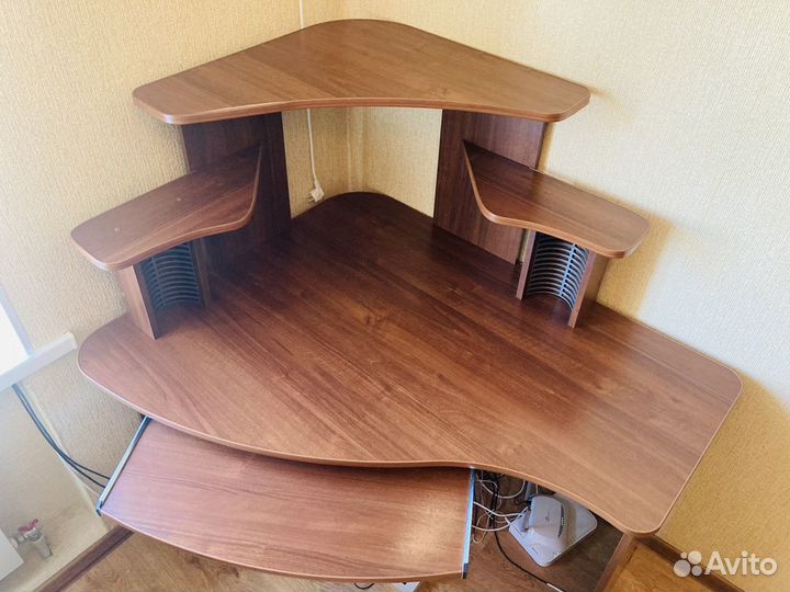 Компьютерный стол